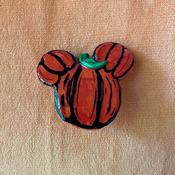Mickey Mouse Pumpkin Pin Handmade - Picture 3 of 4